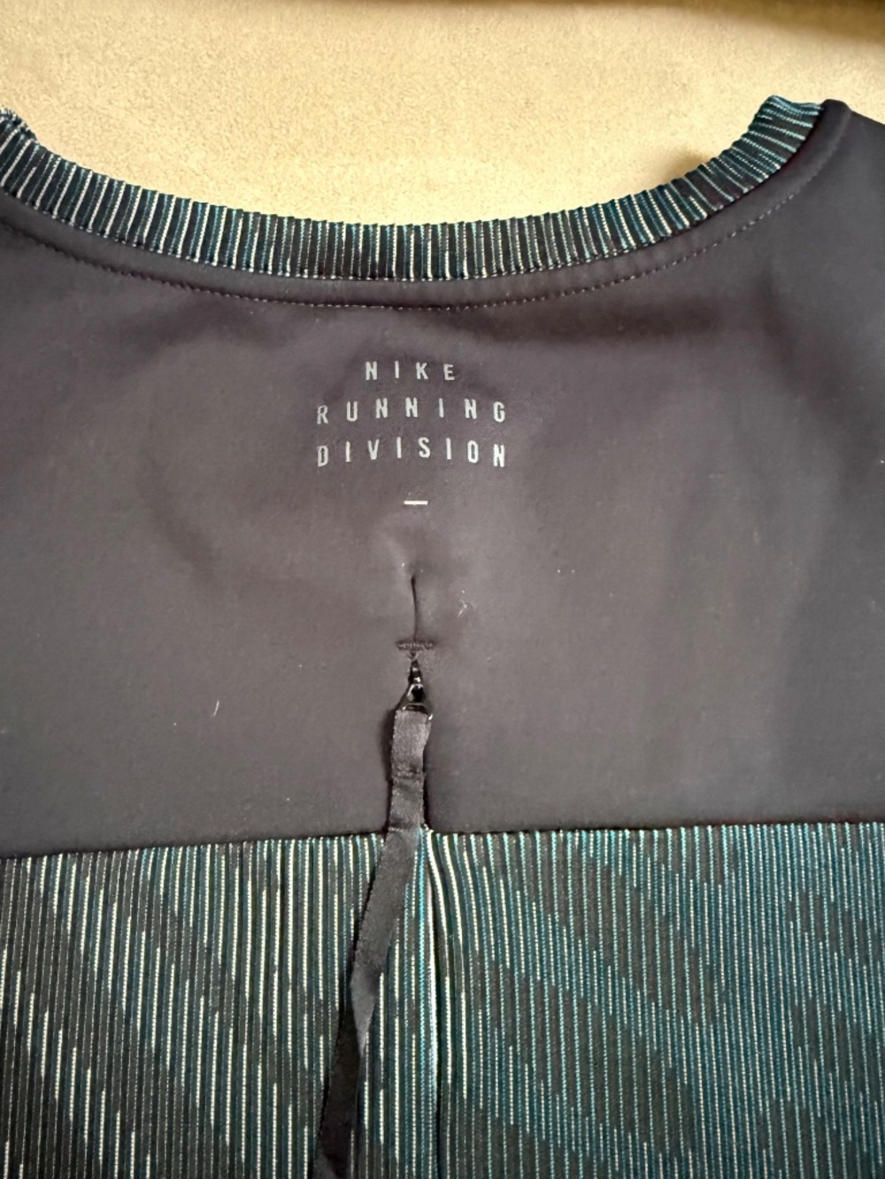 Nike Running Division Shirt Women's M Black Green Shimmer Camo Long Sleeve